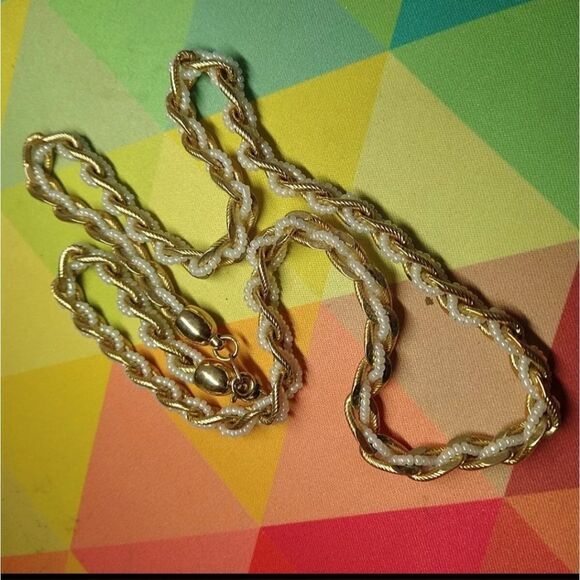 Vtg TRIFARI 80s Gold Tone Twisted Chain Link Necklace Faux Seed Pearl Beads 24" - Picture 6 of 7